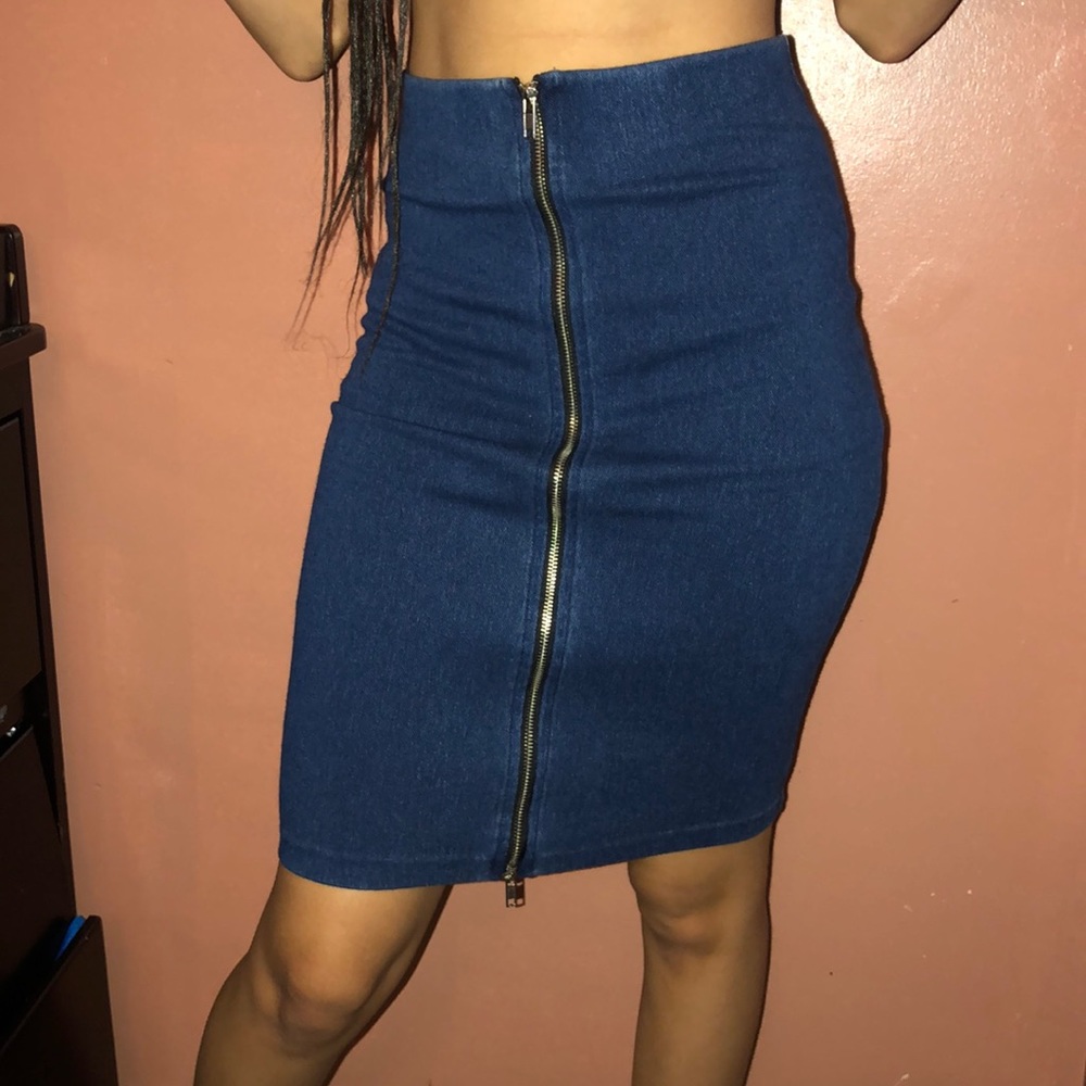 H&M cute zip up skirt🔥!